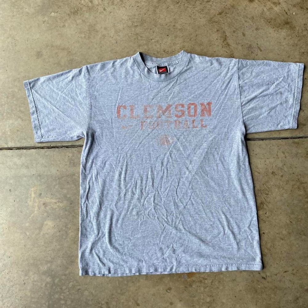 Vintage y2k Nike team Clemson football faded T-shirt.